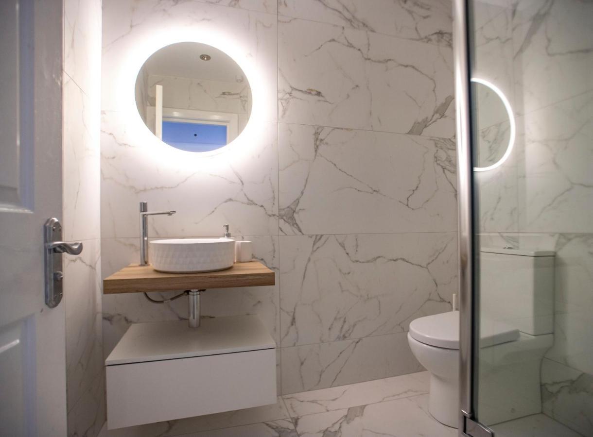 Entire Penthouse Apartment With Sea Views ポートラッシュ エクステリア 写真
